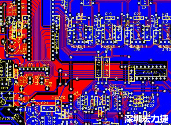 一般產(chǎn)品的PCB設(shè)計(jì)，多數(shù)先決定元件布局，再進(jìn)行線路連接，于元件位置就先改善干擾問題，再從線路細(xì)節(jié)著手改善產(chǎn)品。