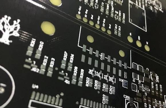 如何確定PCB的基板材料？